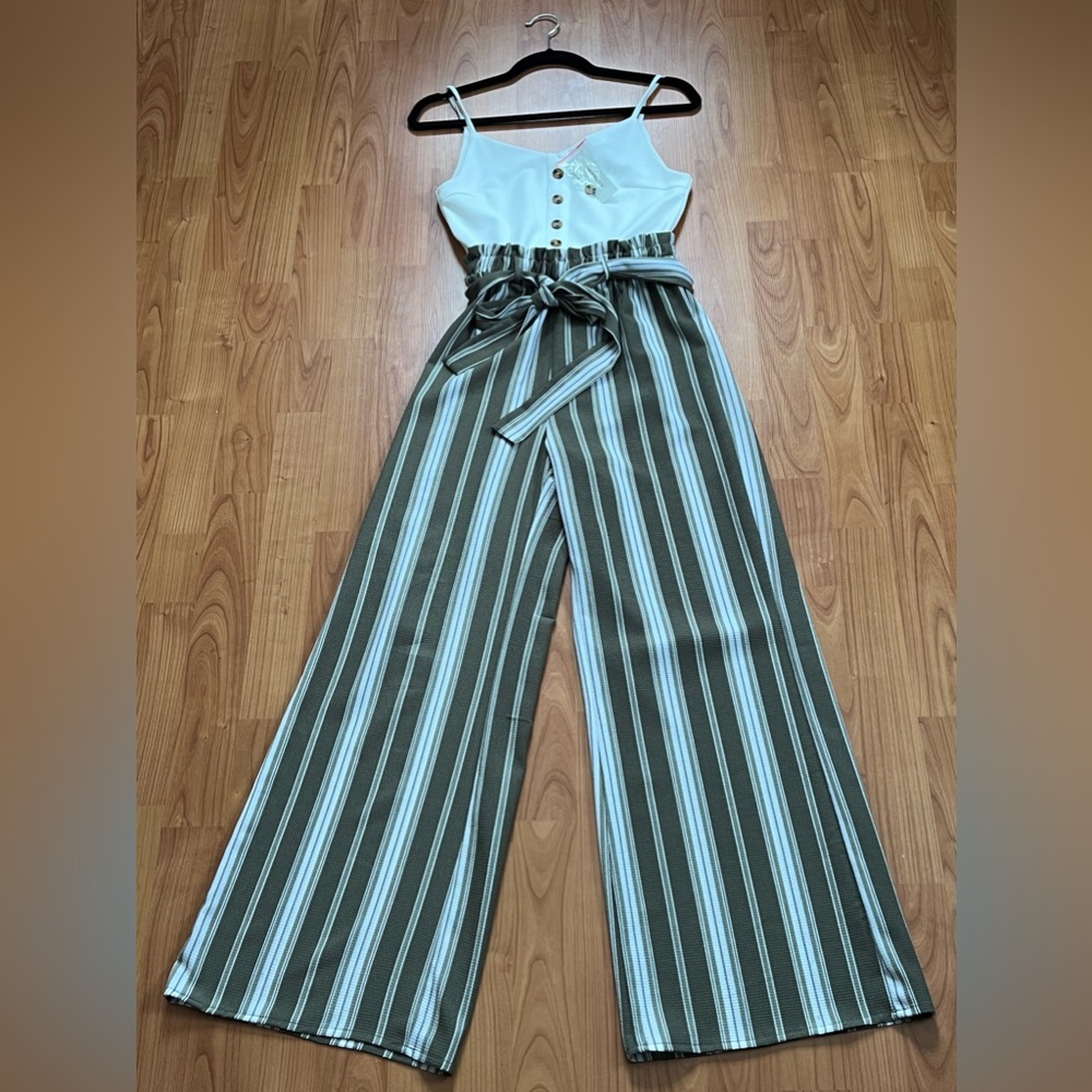Francesca’s White and Green Wide Leg Jumpsuit; NWT; Small